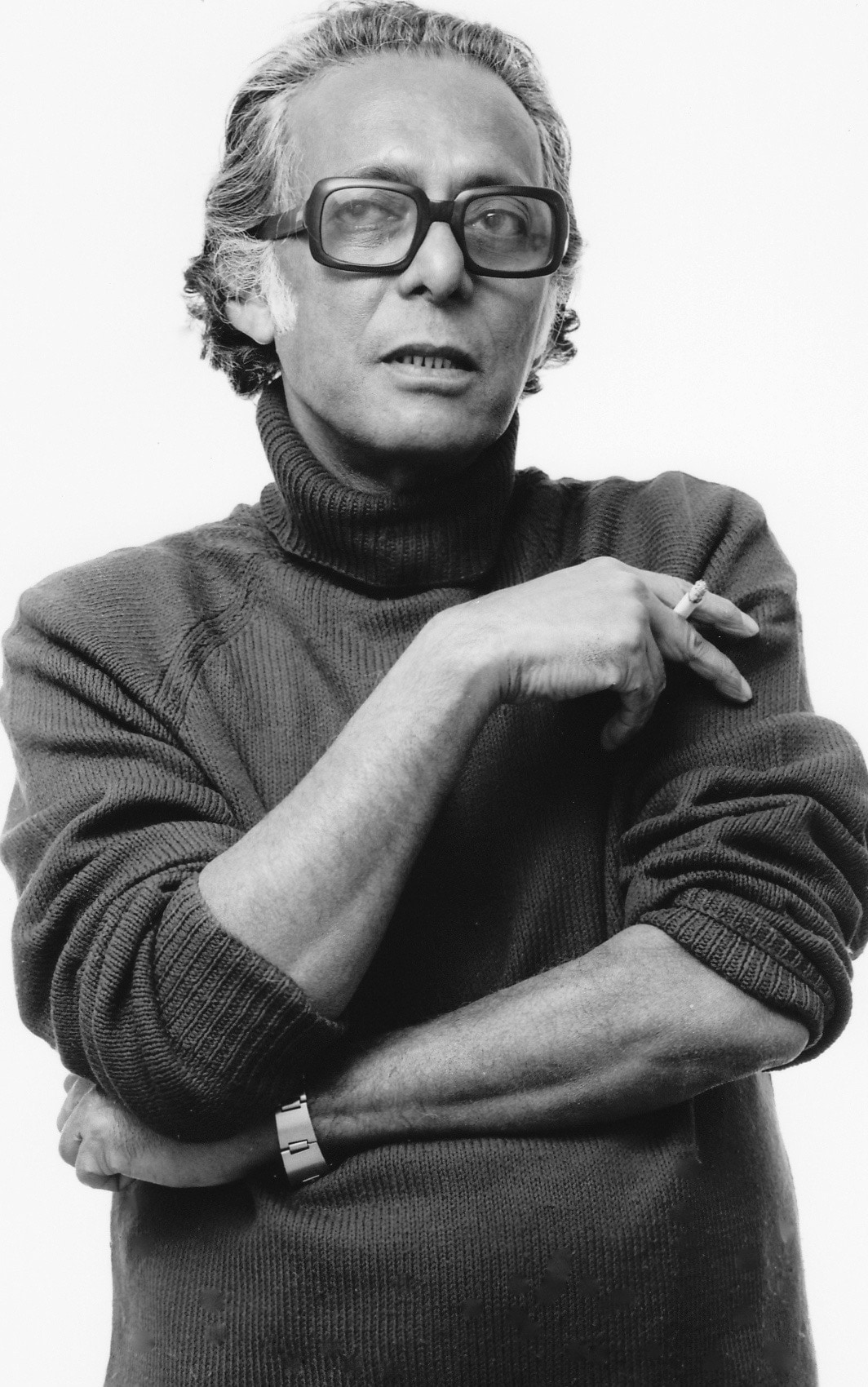 Mrinal Sen’s 1959 cult classic ‘Neel Akasher Neechey’ was the first film to be banned in Independent India. The black and white Bengali film against the backdrop of 1930s India under British rule was not allowed to release as it explored an India where the rich and socially progressed class did not have any sympathy towards the disadvantaged despite living under the same roof. (Image: IMDb) Mrinal Sen’s 1959 cult classic ‘Neel Akasher Neechey’ was the first film to be banned in Independent India. The black and white Bengali film against the backdrop of 1930s India under British rule was not allowed to release as it explored an India where the rich and socially progressed class did not have any sympathy towards the disadvantaged despite living under the same roof. (Image: IMDb)