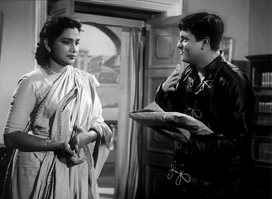 The film is based on Hindi poetess Mahadevi Varma’s short story ‘Chini Pheriwala’ (The Chinese Hawker). When Hemanta Mukhopadhyay complained to the then PM Jawaharlal Nehru, he not only immediately ordered to lift the ban but watched the movie with him. (Image: X/@yansan) The film is based on Hindi poetess Mahadevi Varma’s short story ‘Chini Pheriwala’ (The Chinese Hawker). When Hemanta Mukhopadhyay complained to the then PM Jawaharlal Nehru, he not only immediately ordered to lift the ban but watched the movie with him. (Image: X/@yansan)