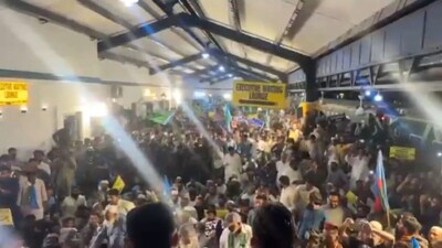 The train carrying the JI caravan was delayed by around four hours before reaching Multan, but the delay did not prevent supporters from gathering at the railway station.