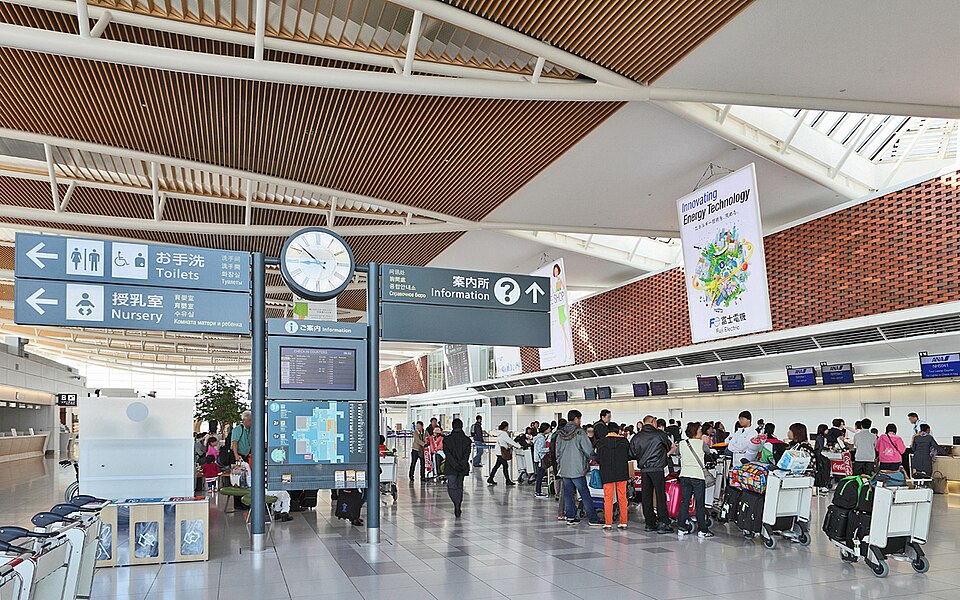  New Chitose Airport, JapanNew Chitose Airport in Hokkaido is the second Japanese airport on the list. It is an important gateway for travellers visiting the region's ski resorts and natural attractions. The airport offers plenty of facilities for passengers, while its washrooms focus on cleanliness and convenience. It was also named the World's Cleanest Airport among airports handling up to 30 million passengers in 2026.
