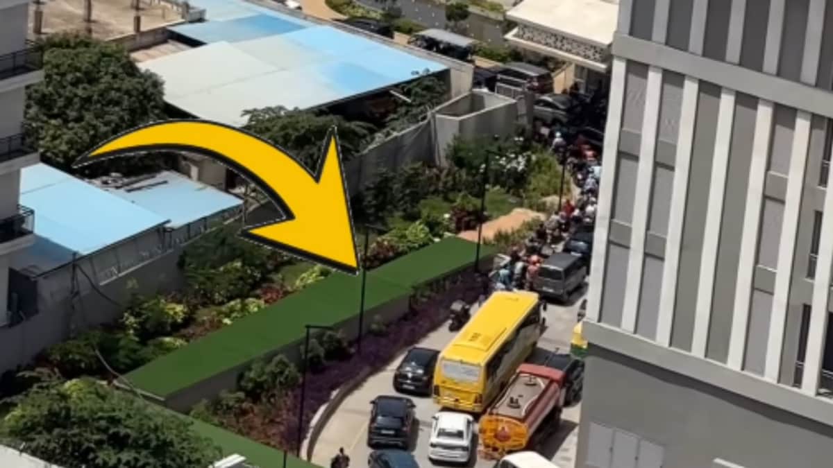 பெங்களூரு குடியிருப்பு சொசைட்டிக்குள் போக்குவரத்து நெரிசல்
