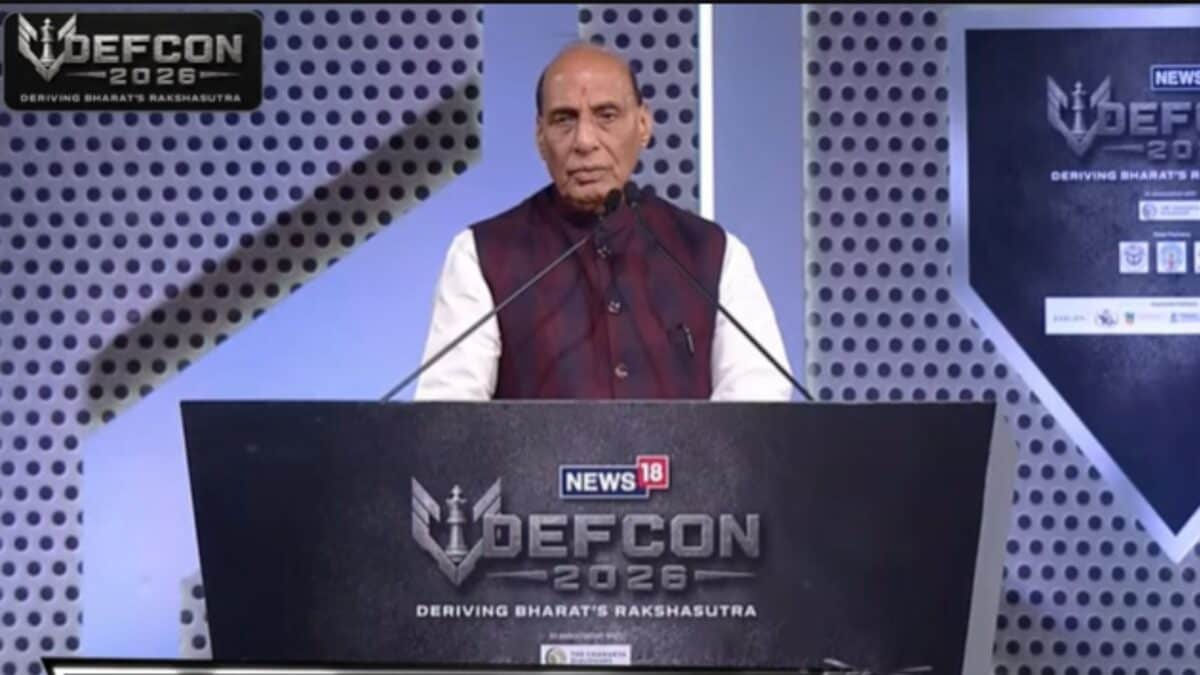 பாகிஸ்தானுக்கு ராஜ்நாத் சிங் எச்சரிக்கை: பயங்கரவாதிகளுக்கு புகலிடம் இல்லை