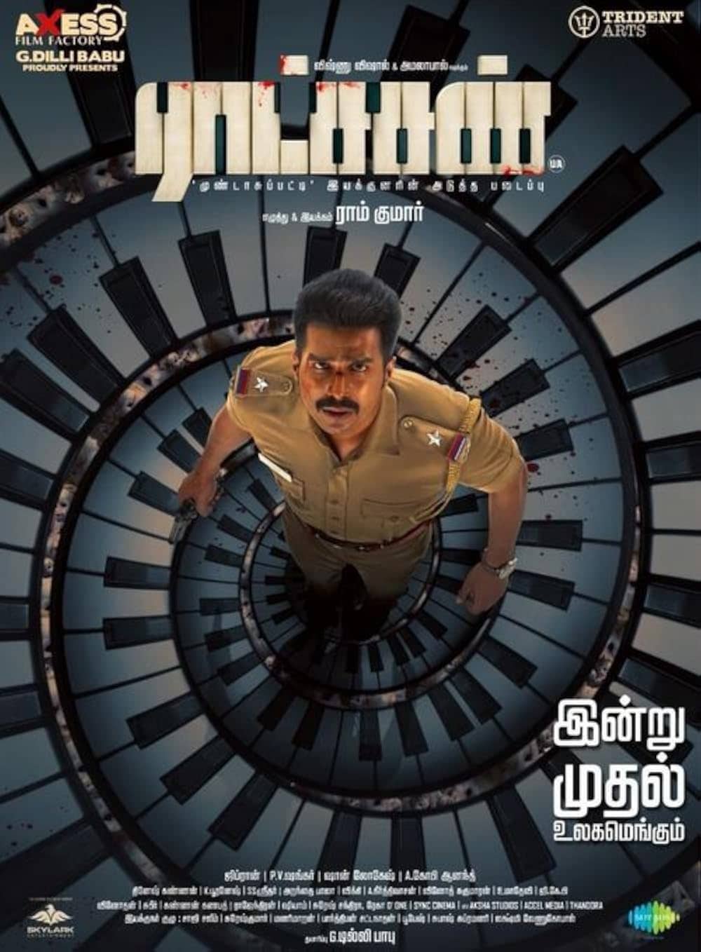 Ratsasan (2018 - Tamil): An aspiring film director turned police officer tracks down a ruthless, sadistic serial killer targeting young schoolgirls. Driven by intense psychological tension, brilliant background music, and shocking twists, this masterclass in suspense keeps viewers on the absolute edge.