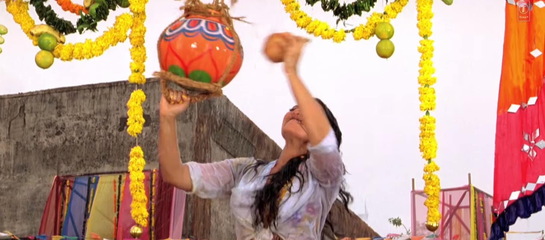 OMG: Oh My God!: Sonakshi Sinha made a cameo appearance in Akshay Kumar’s film. The actress appeared in the Dahi Handi dance sequence called ‘Go Go Govinda’ along with Prabhu Deva. 