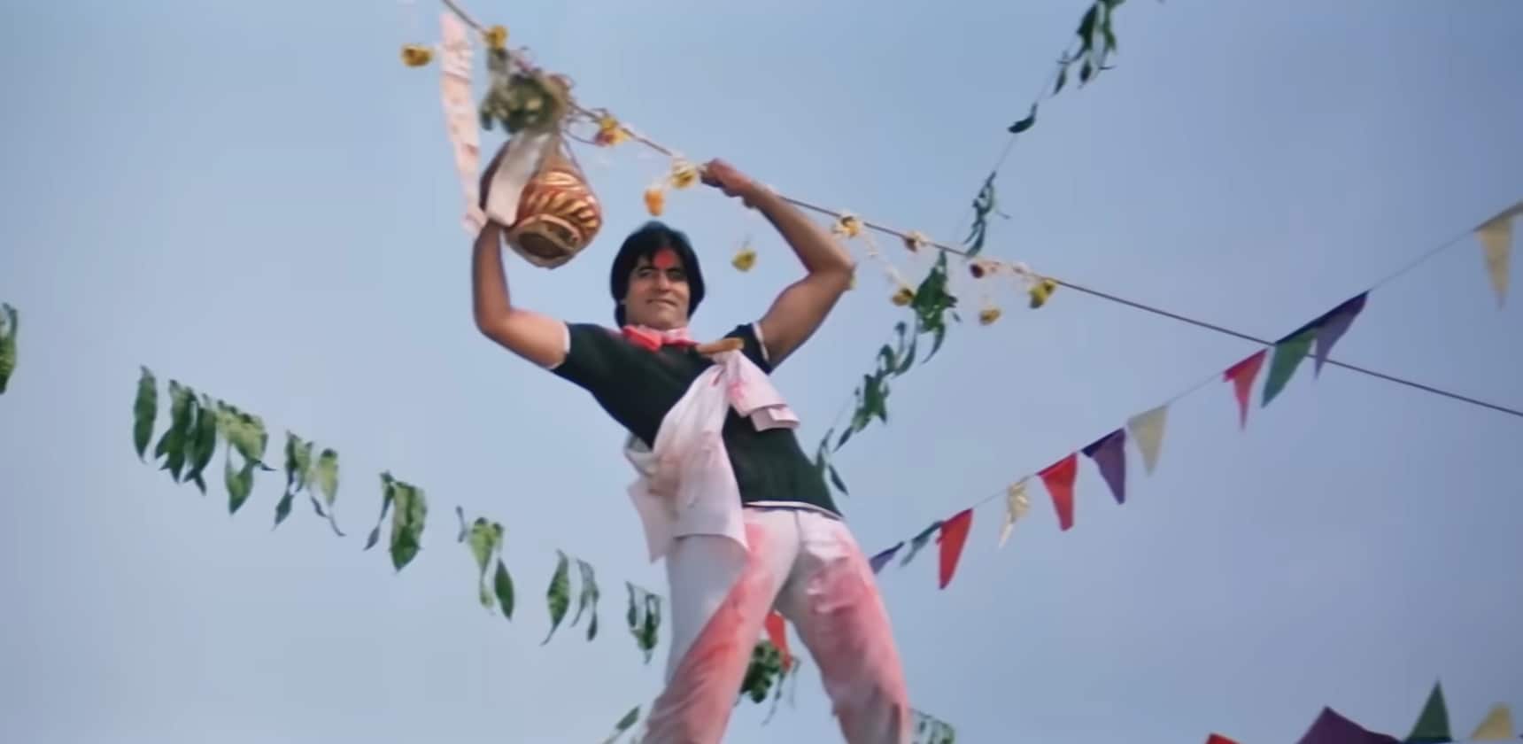 Khud-Daar: In the song, ‘Mach Gaya Shor Sari Nagri Re’ from the movie, Amitabh Bachchan and his friends are seen breaking a matki, a portrayal of the Dahi Handi festival and how it is celebrated in chawls. 