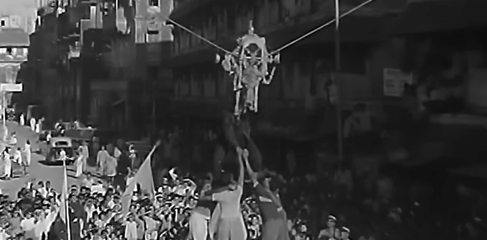 Bluffmaster: Shami Kapoor’s dahi handi breaking and his amazing dance moves to the tunes of the popular song Govinds Aala Re in Bluffmaster remains iconic. 