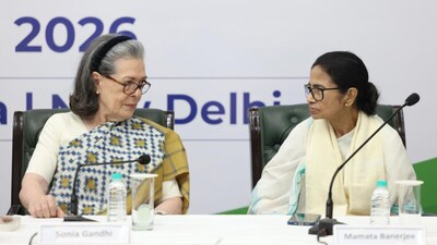 A smiling Sonia Gandhi was seen thumping the desk as Banerjee delivered her remarks. (Photo: AICC)