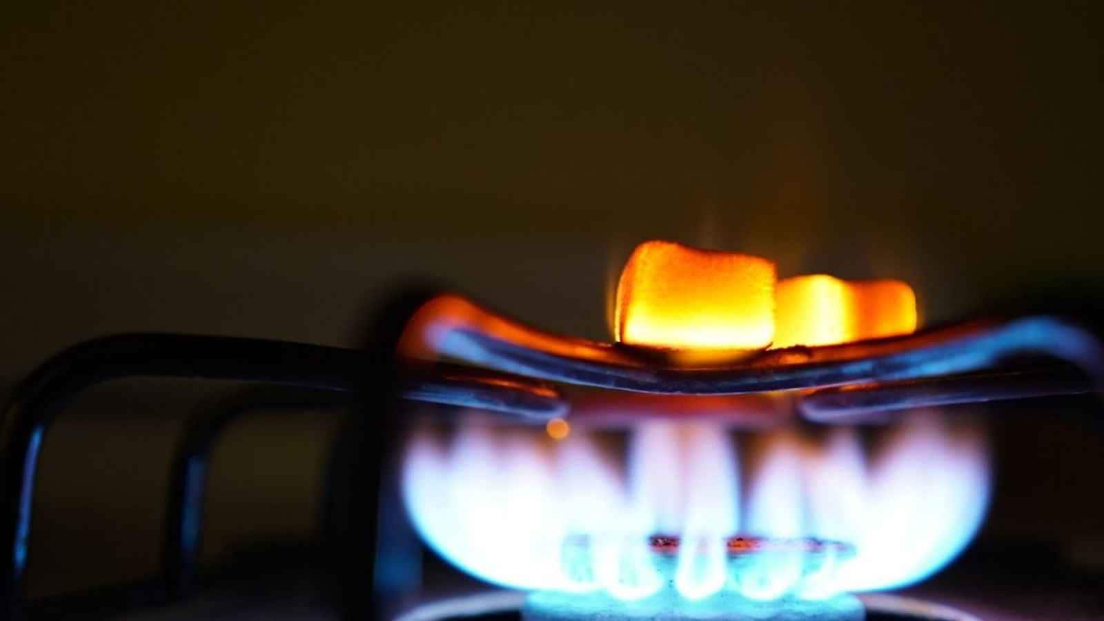 O2 Humidifer Yellow Gas Stove Flame? Fix It for Safety & Efficiency