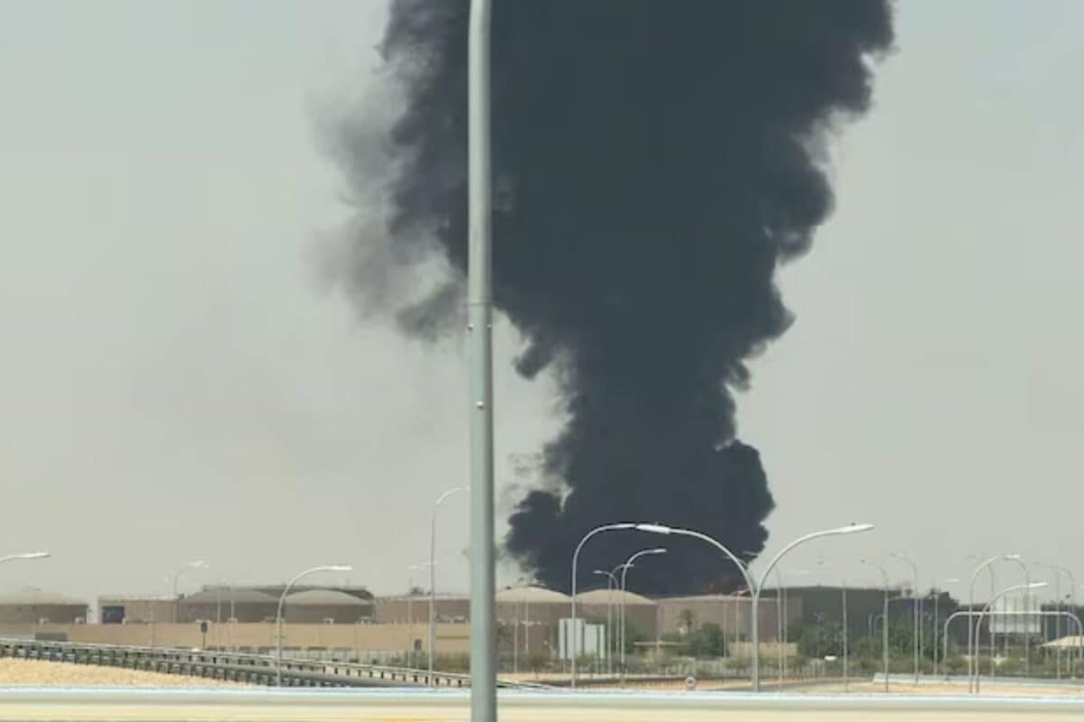 Massive Smoke Plume Rises Near Riyadh Airport After Houthis Launch Ballistic Missile | Video