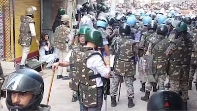 Tear Gas, Stone-Pelting In Ujjain As Crowd Clashes With Police Over Shahi  Masjid Demolition | India News - News18