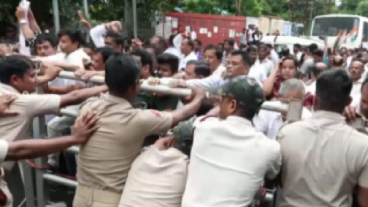 From Jantar Mantar To Bengal: Congress Leaders Protest Across Cities, Demand Gyanesh Kumar’s Resignation