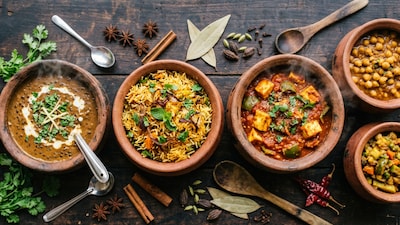 5 Indian Dishes That Get A Delicious Earthy Twist When Cooked In A Clay Pot