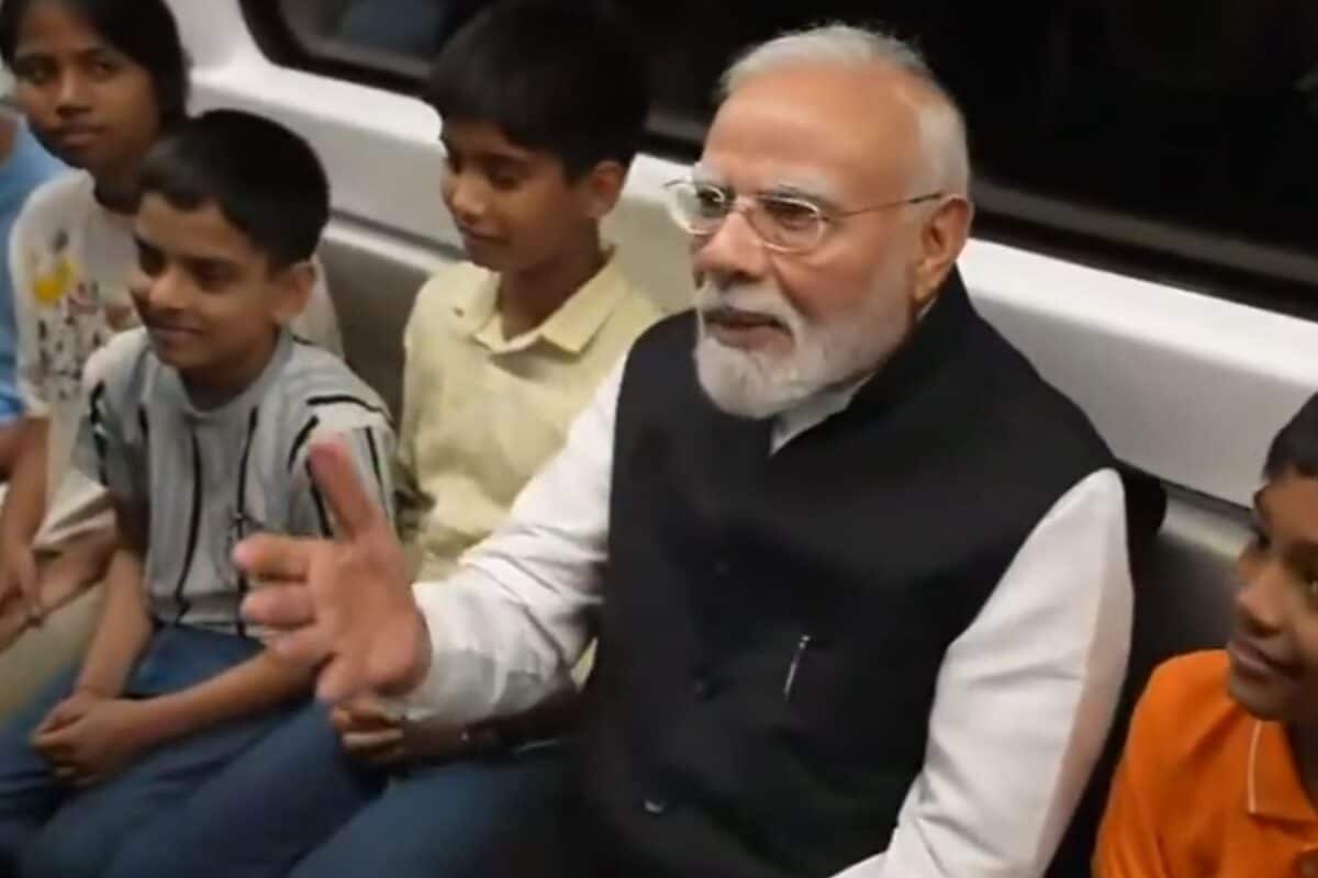 PM Modi Takes Delhi Metro To SRCC, Chats With Students, Citizens Before Address | Watch
