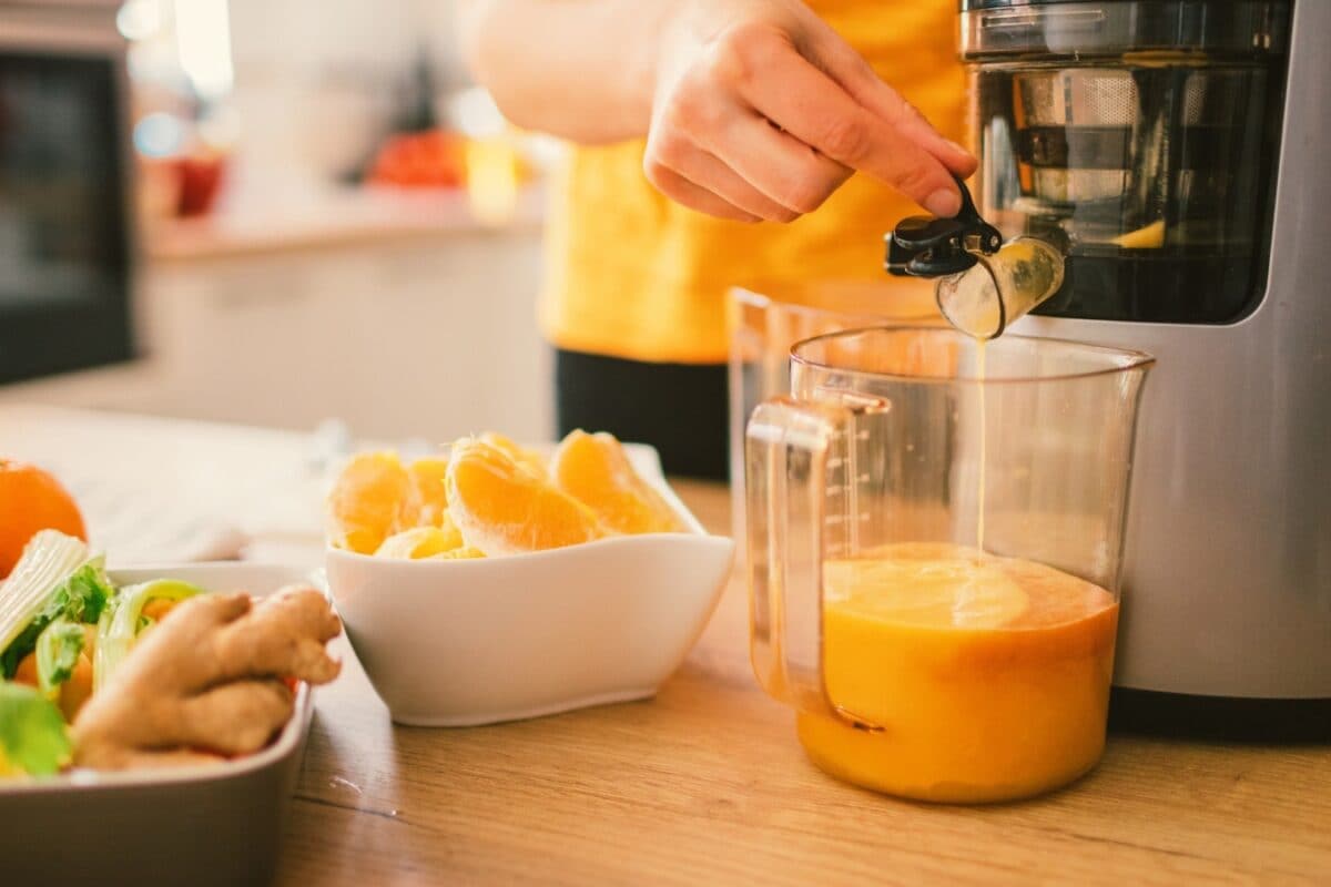 Centrifugal vs Cold Press Juicer: Which Is The Best Way To Get Juice, Retain Nutrients?