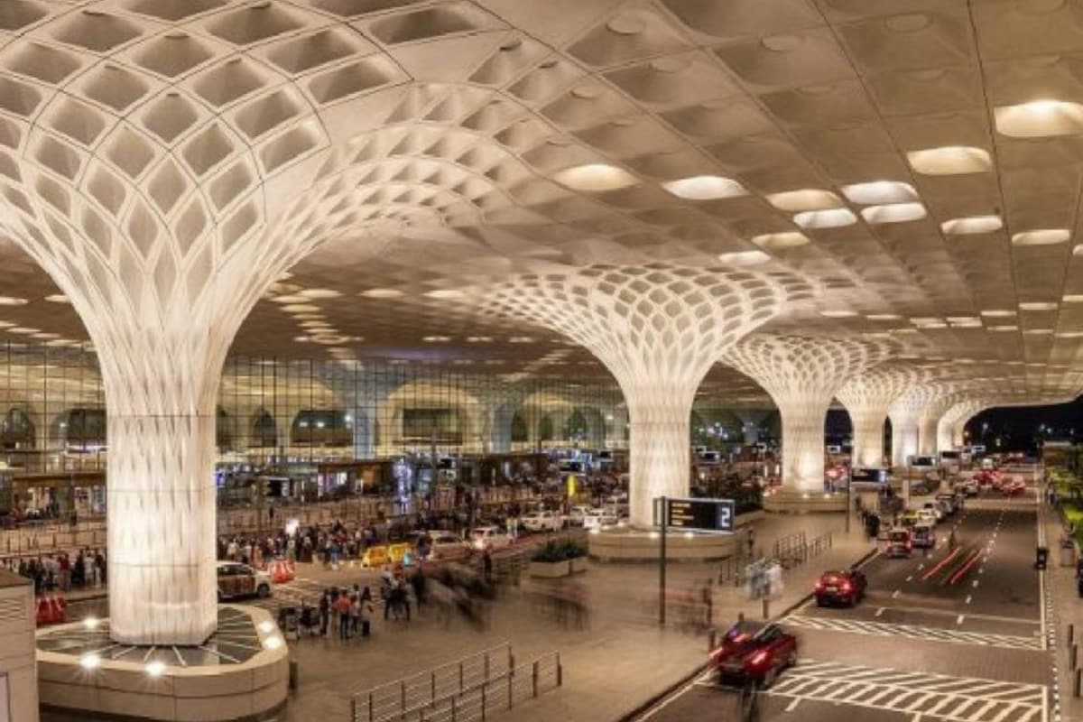 Mumbai Airport Network Glitch Disrupts IndiGo, Air India Flights; Passengers Face Gate Confusion