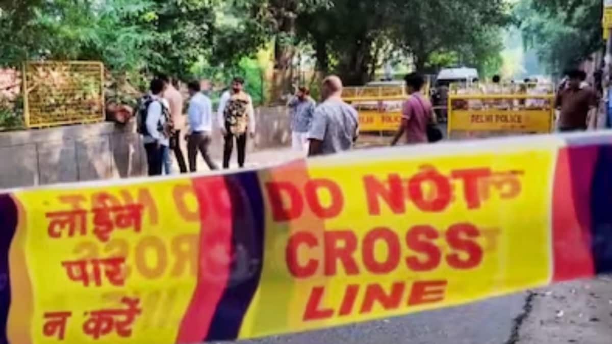 கல்காஜி பூங்காவில் 17 வயது சிறுமி கூட்டு பலாத்காரம்: மூவர் கைது