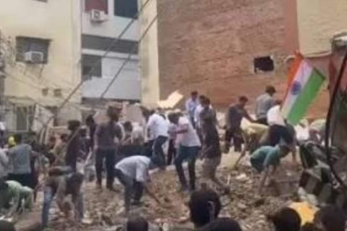 Delhi Building Collapse: Locals Order Oxygen Cylinders From Blinkit For Trapped Students