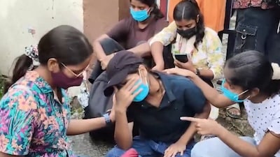 Candidates protest outside the BPSSC office in Patna following the sudden cancellation of the Sub-Inspector mains examination. (Photo: video. screengrab)