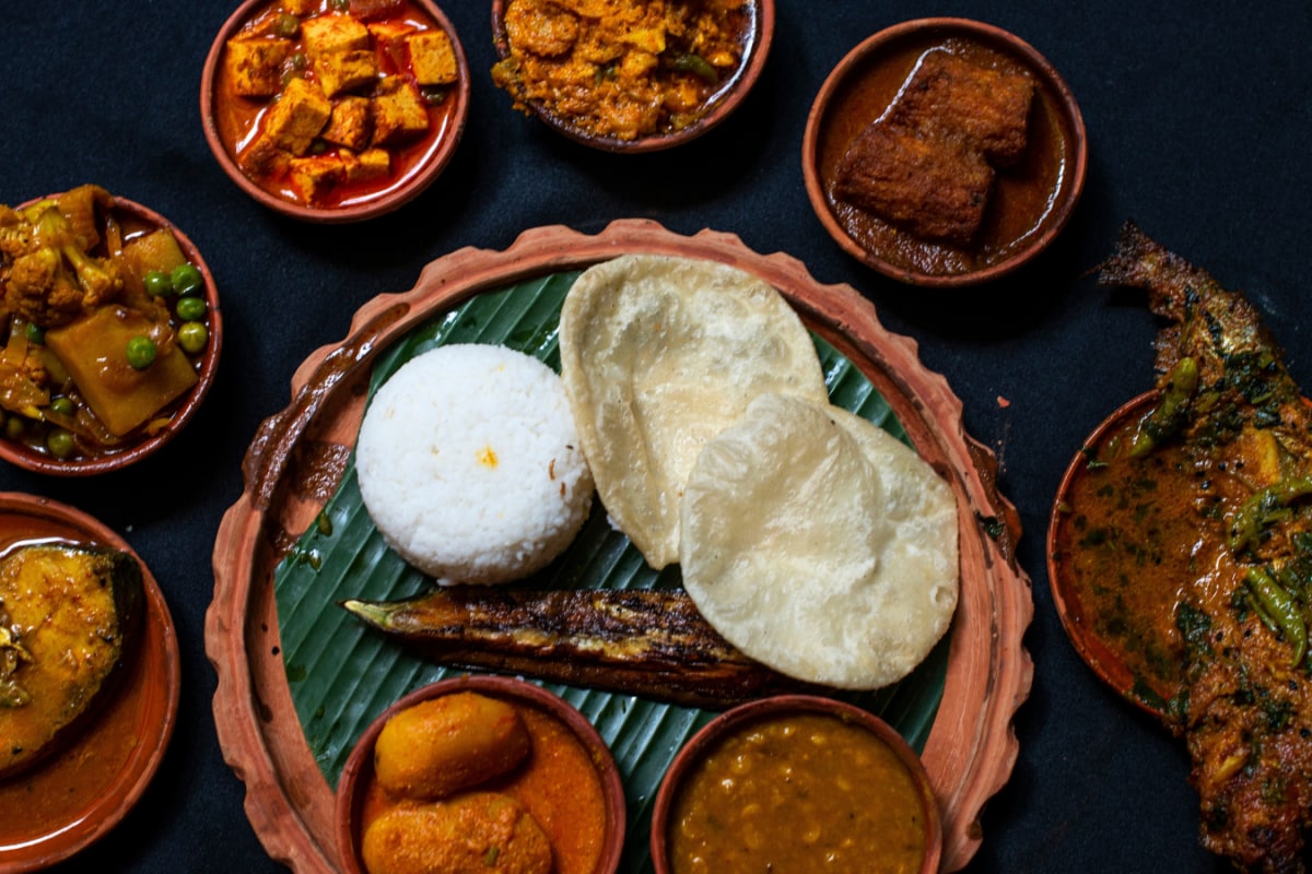 Durga Puja 2026: 5 Bengali Restaurants In Delhi That Bring The Flavours Of Kolkata To Your Plate