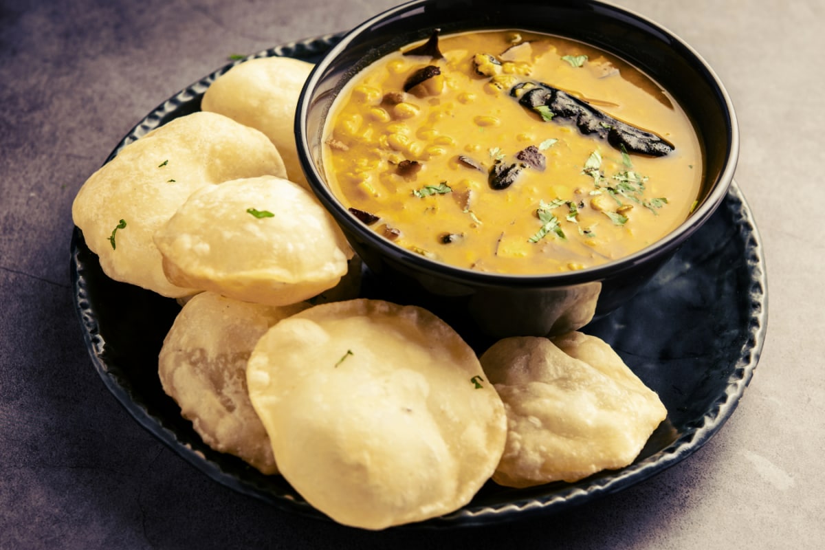 Subho Bijoya 2026: Nimki To Ghugni, 7 Traditional Bengali Snack Plates To Serve Guests At Home