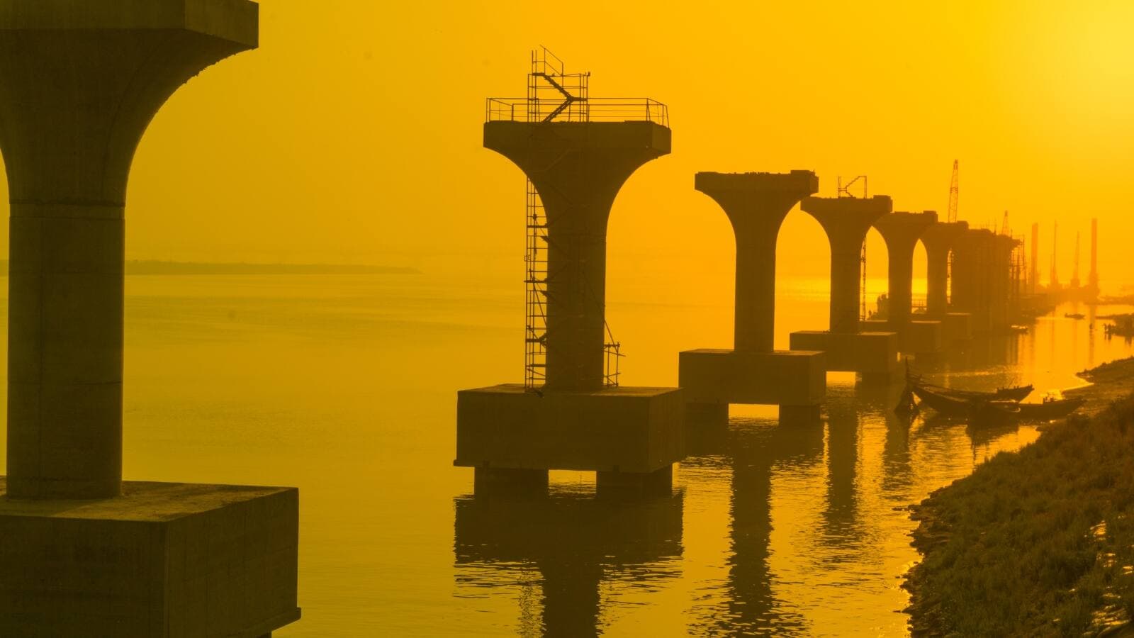 River Structue GK: How Are Bridges Built In The Middle Of Flowing Rivers?