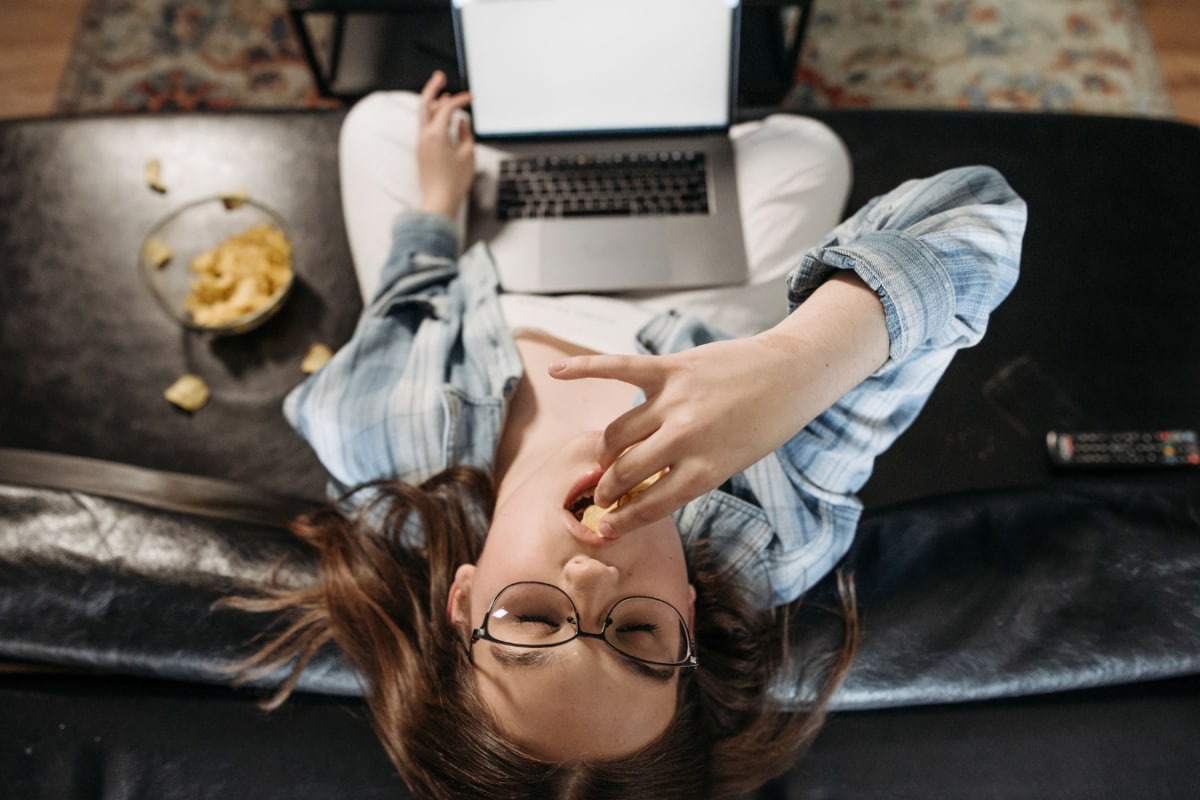 “I Can’t Stop Eating, Or I Don’t Eat At All”: How Chronic Stress Can Turn Food Into A Cycle Of Guilt