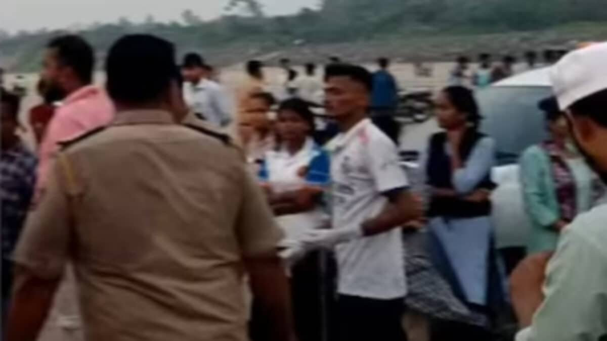 திவேகர் கடற்கரையில் 8 மாணவர்கள் நீரில் மூழ்கி உயிரிழப்பு