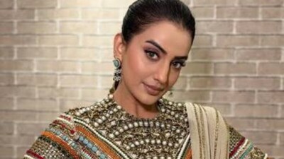 Akshara Singh Slams Fan For Disrespecting Women At Patna Event