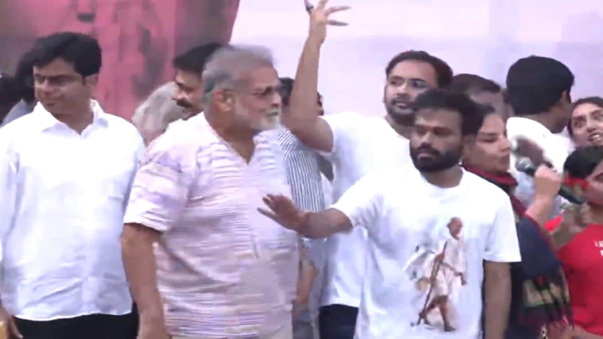 மும்பையில் சி.ஜே.பி ஆர்ப்பாட்டம்: தேர்தல் ஆணையர் பதவி விலகல் கோரிக்கை
