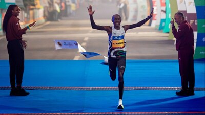 Charles Matata wins Delhi Half Marathon