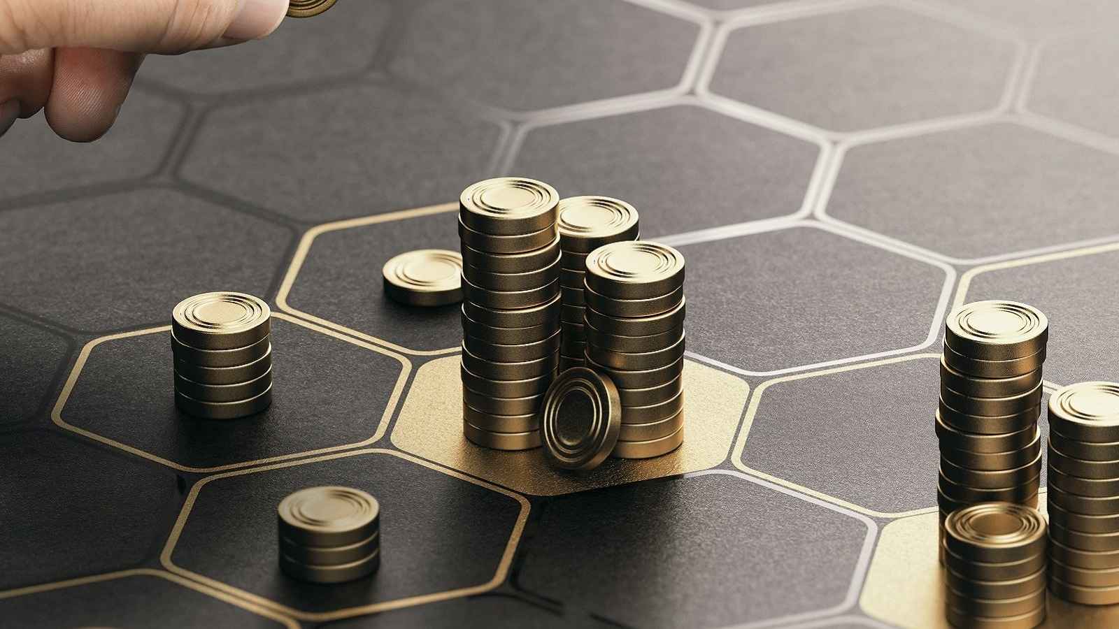 Bank FDs offer flexible investment amounts without strict upper limits. In contrast, small savings schemes enforce annual caps PPF limits deposits to Rs 1.5 lakh annually, while SCSS sets a maximum ceiling of Rs 30 lakh.