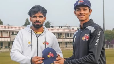 Chinmay Sutar with Yashasvi Jaiswal on his Mumbai debut.(Instagram)