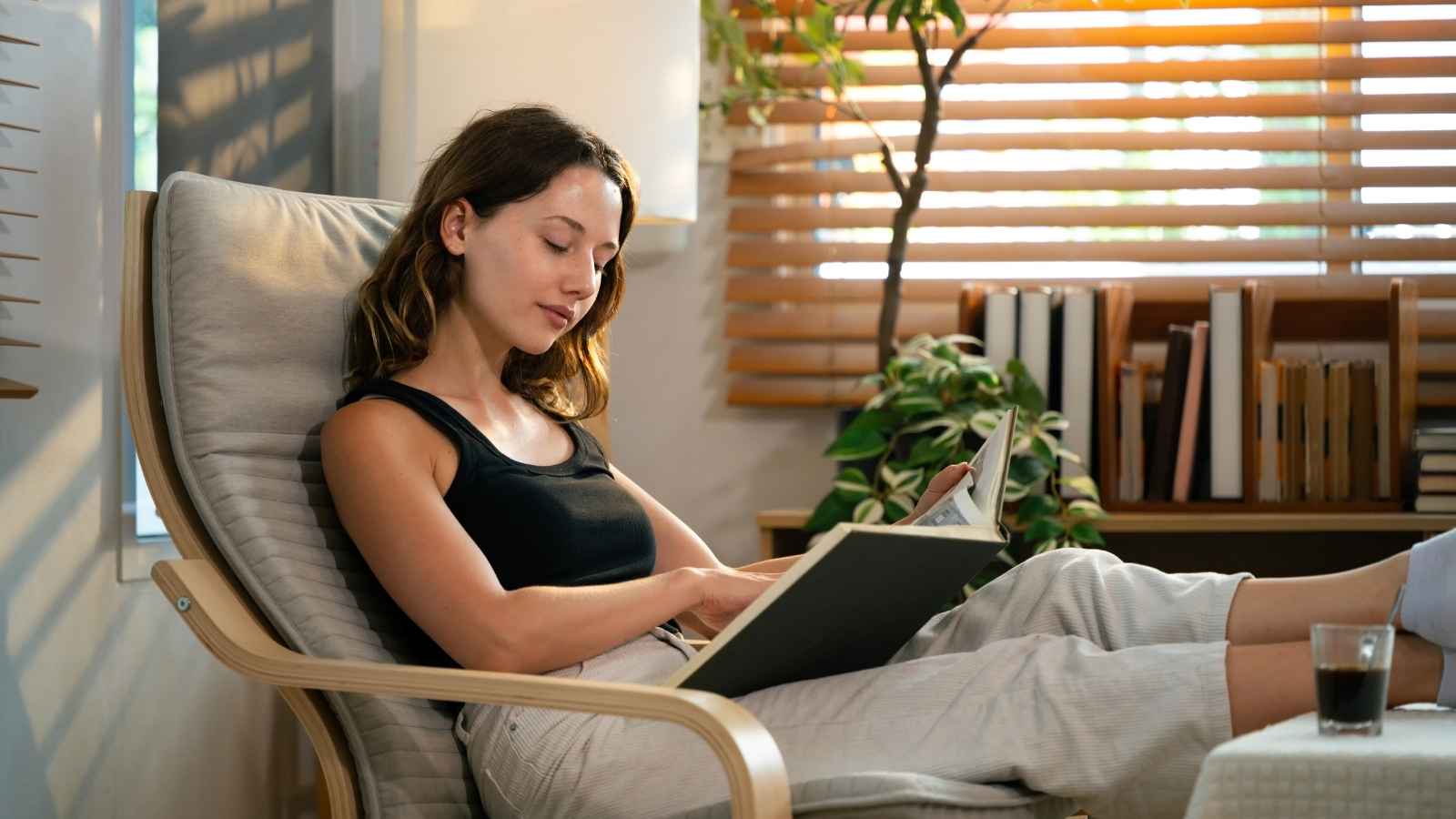 Cluttered desks, ambient noise, and family interruptions can instantly shatter your concentration. Pick a quiet, comfortable spot, keep only essential stationery and books on your table, and let your family know you need uninterrupted focus time.