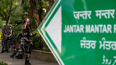  Security personnel stand guard on Jantar Mantar Road amidst heavy security deployment ahead of a proposed protest by the Cockroach Janta Party (CJP), in New Delhi. (IMAGE: PTI)