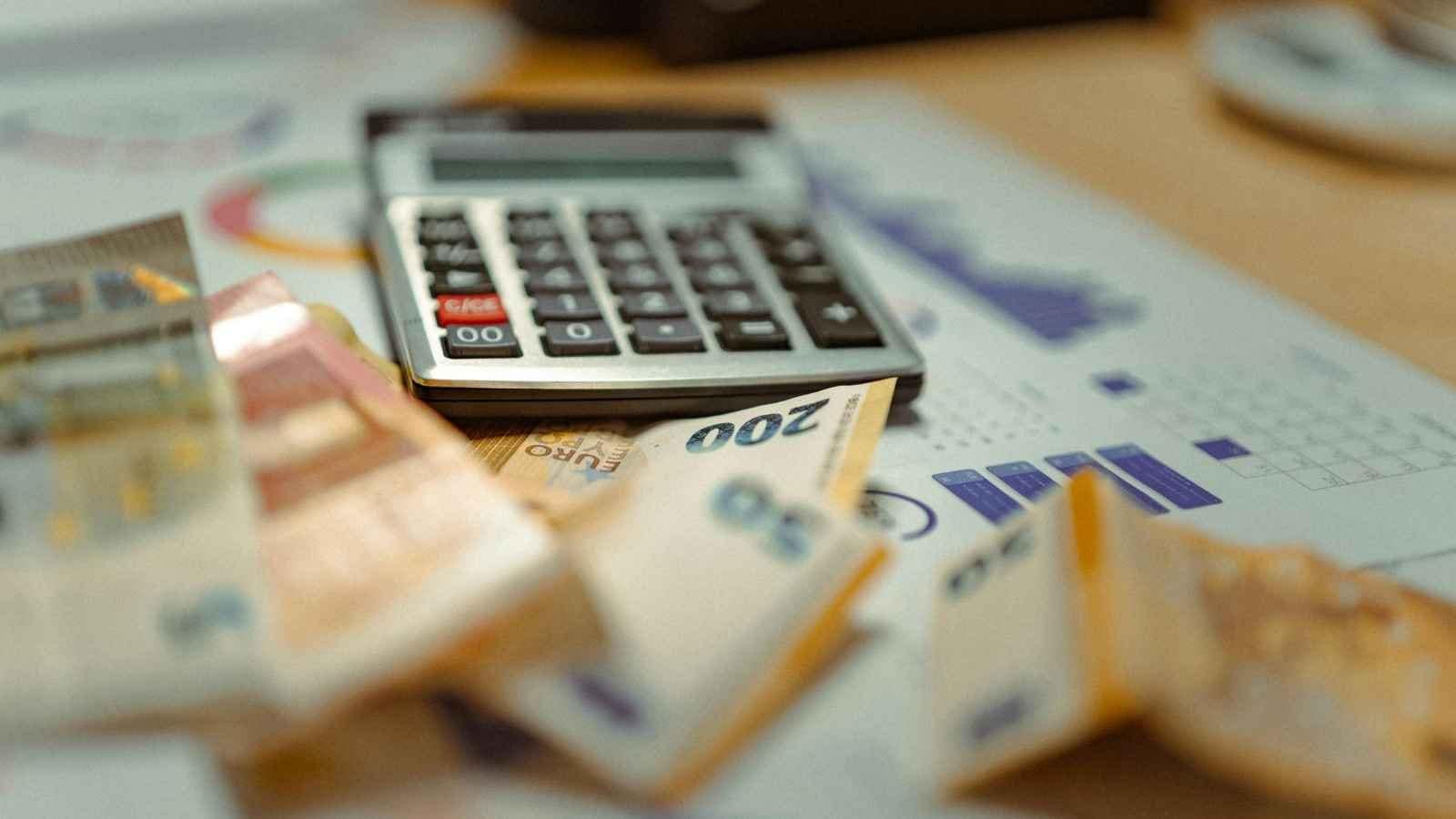 Set aside 30% for discretionary expenses that enhance life quality, such as dining out, entertainment, hobbies, travel, and subscriptions. Assigning a clear boundary allows you to enjoy life guilt-free while protecting your long-term savings from lifestyle inflation.