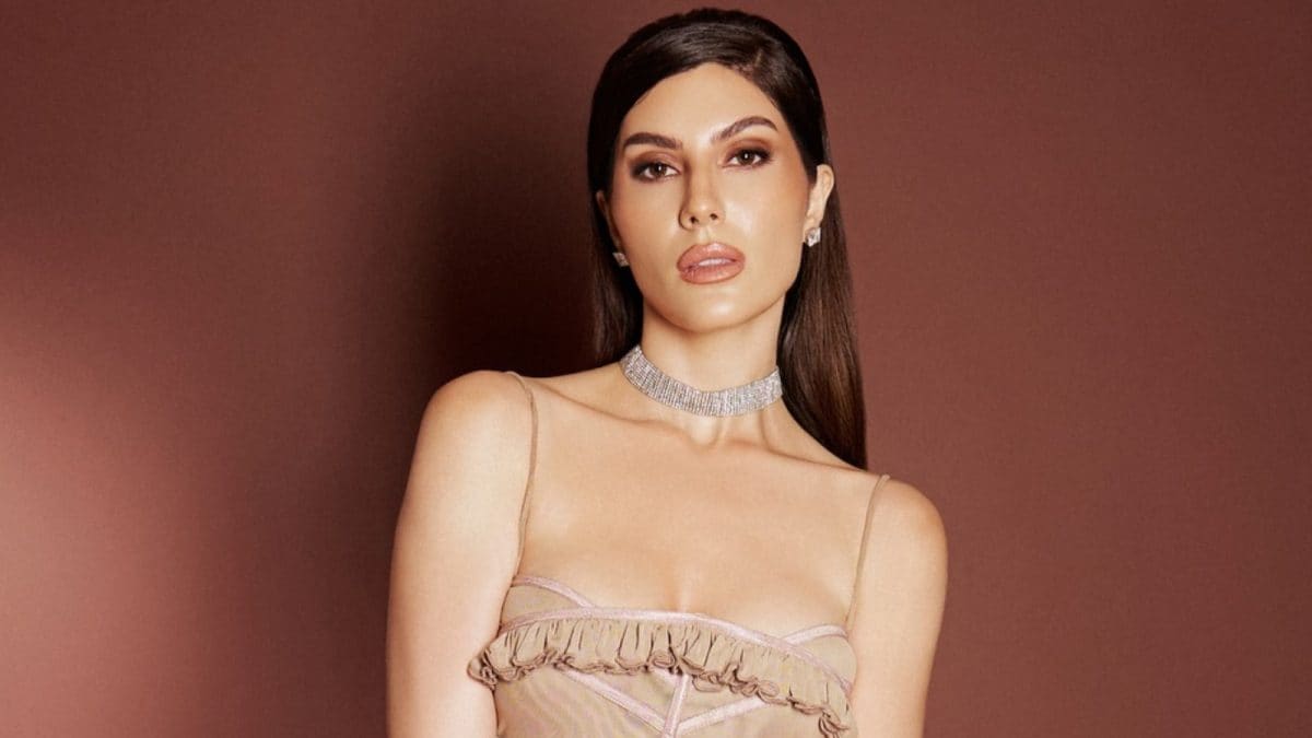 'I Was Born Under Dictatorship, I Don't Expect...': Elnaaz Norouzi On Bollywood's Political Silence