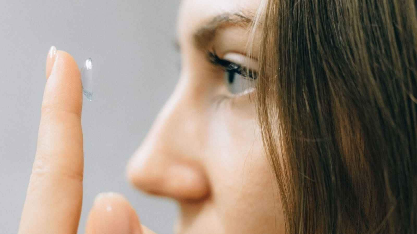 Wear Contact Lenses? 7 Everyday Habits To Keep Your Eyes Healthy