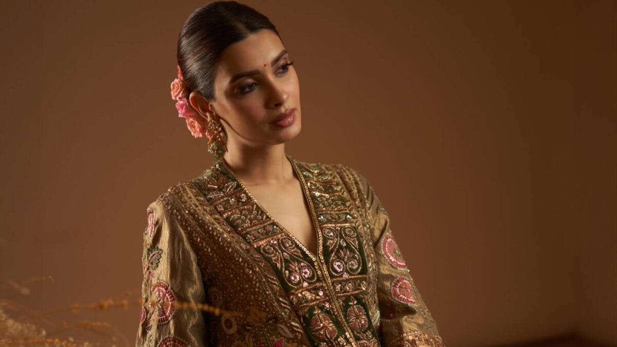 From Shawls To Jackets: 7 Ways To Give Your Kurtas A Seasonal Makeover