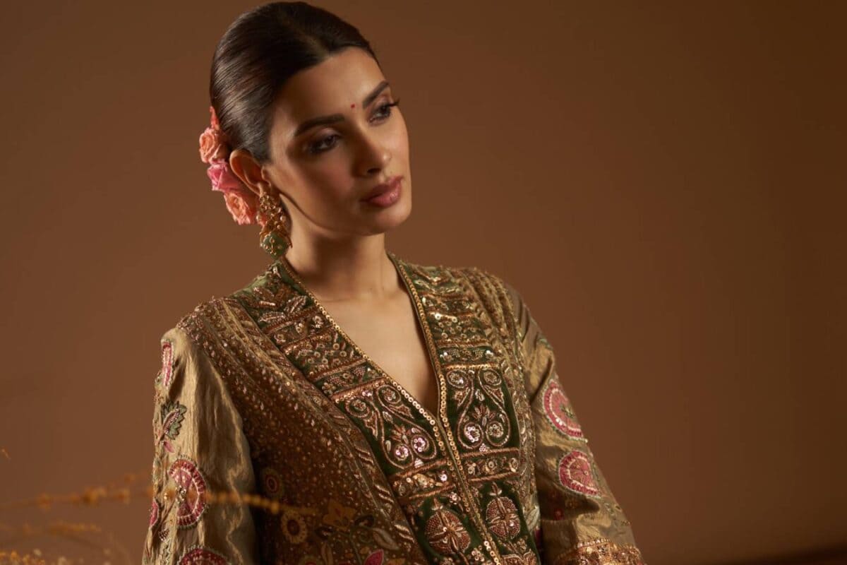 From Shawls To Jackets: 7 Ways To Give Your Kurtas A Seasonal Makeover