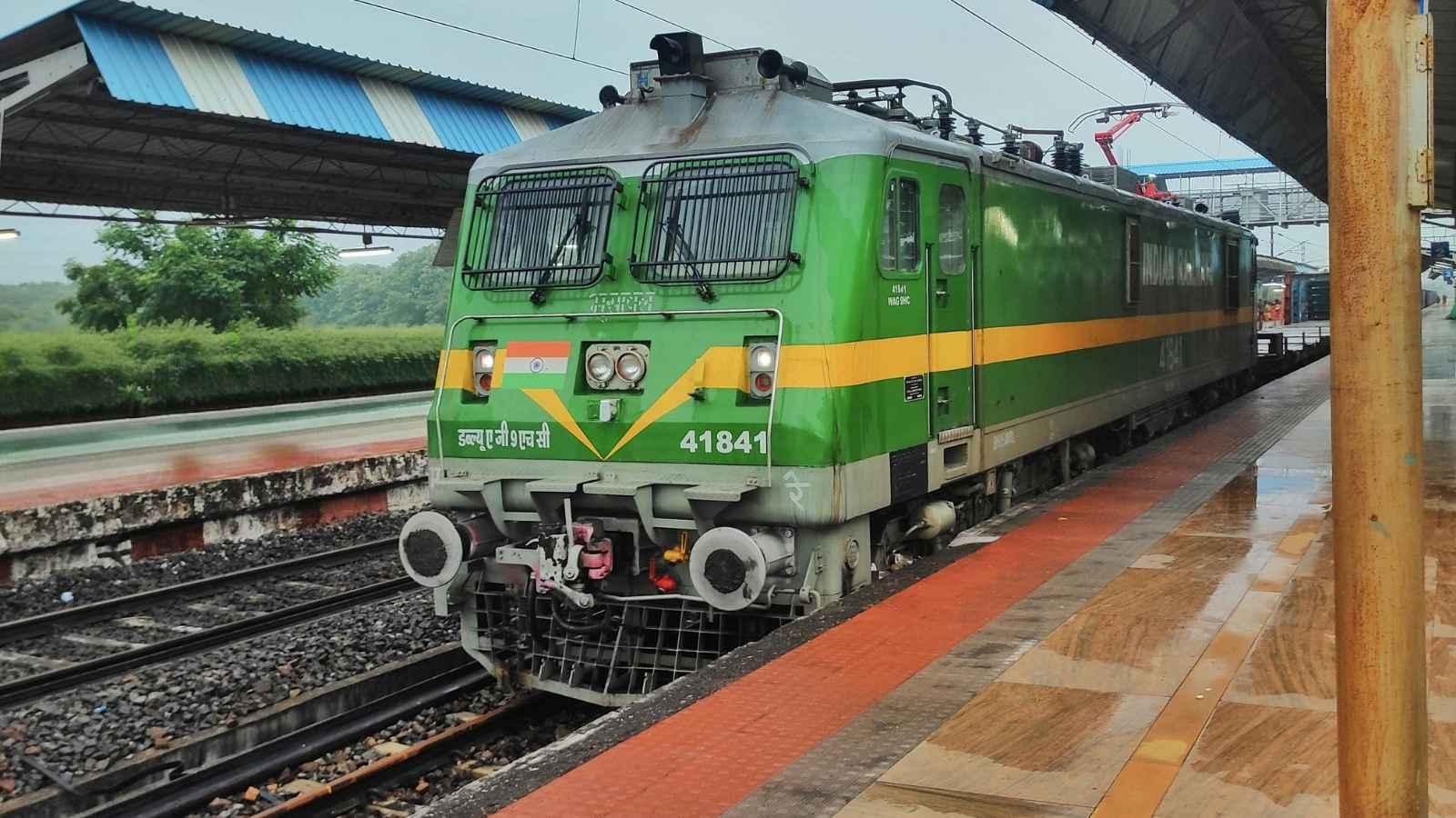 The festival special train connects major regional hubs along its 13-hour journey. Key intermediate stoppages include Sonipat, Panipat Junction, Kurukshetra Junction, Ambala Cantt, Dhandari Kalan, and Jalandhar Cantt for added passenger accessibility.