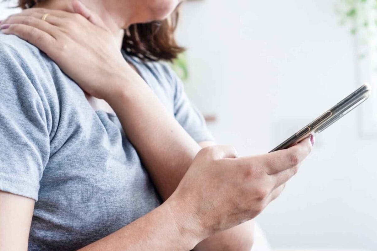 World Spine Day: Neck Pain, Stiffness And Other Signs You Shouldn't Ignore