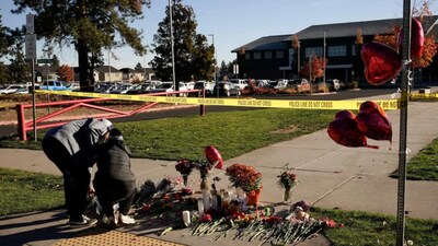 People leave objects at a makeshift memorial near a cordoned-off area following a shooting at Silver Rail Elementary School in Bend, Oregon, US, October 16, 2026. (Reuters photo)