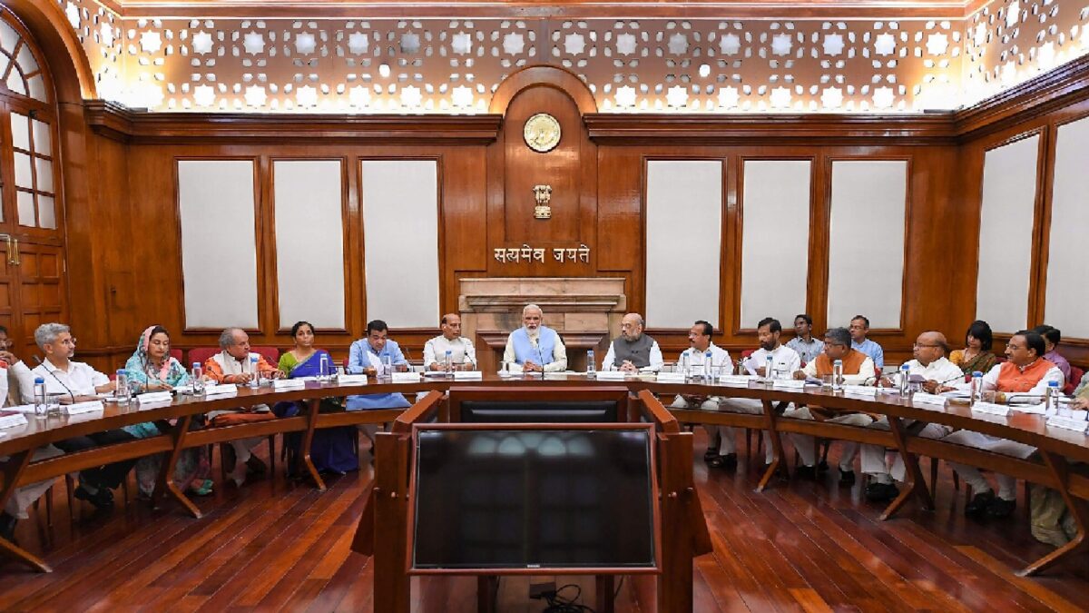 மோடியின் 25 ஆண்டு தலைமைக்கு மத்திய அமைச்சரவை பாராட்டு