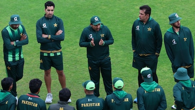 Pakistan players stand in a huddle before play on the day two of the first Test match between England and Pakistan at Headingley cricket ground in Leeds, northern England on August 20, 2026. (Photo by Darren Staples / AFP) 