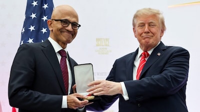 CEO of Microsoft Satya Nadella (L) receives the National Medal of Technology and Innovation from U.S. President Donald Trump. (Getty Images via AFP)