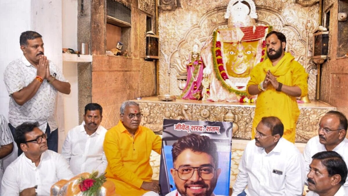 Havans, Special Prayers And Awards: How India Honoured Flydubai Hero Smit Machchhar For Saving 174 Lives