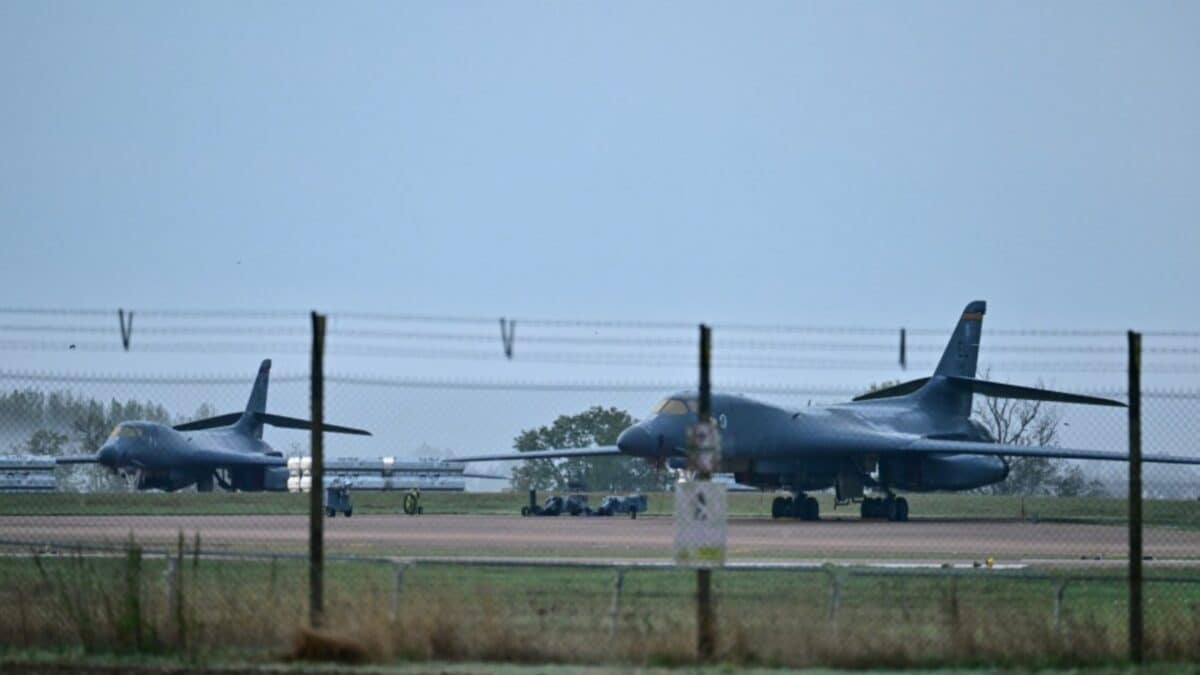 US Pulls All Bombers From UK Base After Threat