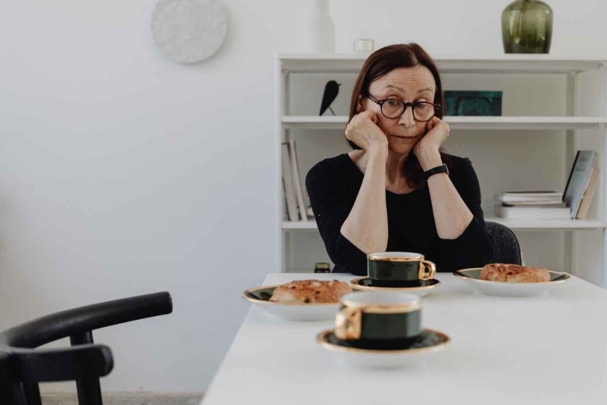 Struggling With Constant Food Cravings? Try These Simple Mindful Hacks