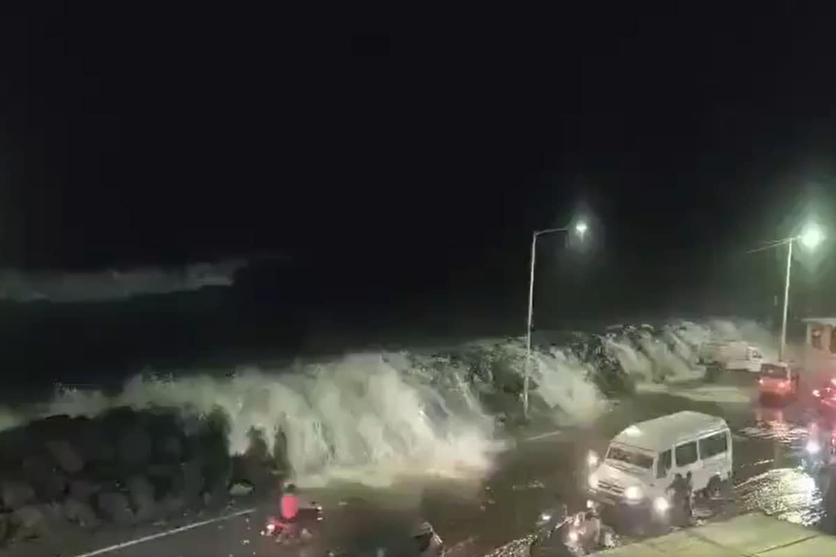 Heavy Rains Lash Andhra Pradesh, Odisha As Cyclone Arnab Landfall Continues