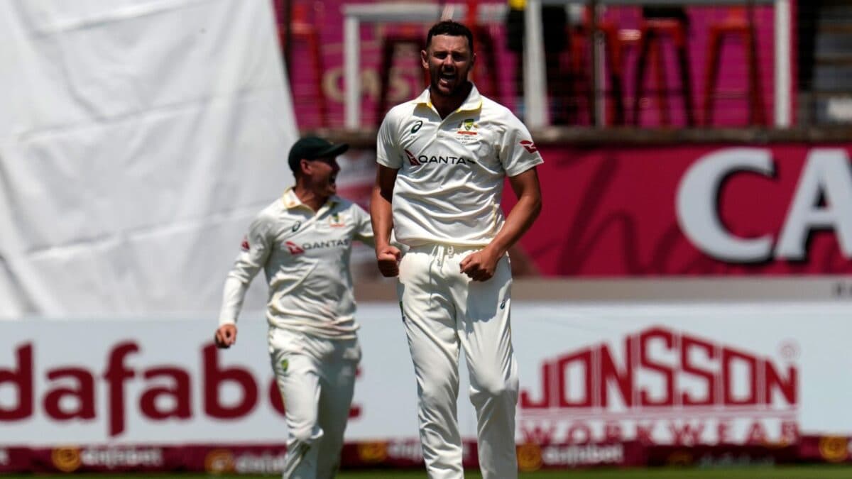 Hazlewood takes six wickets as Australia beat South Africa by 214 runs